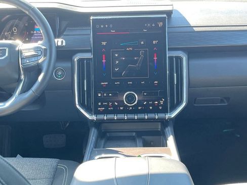 Used 2025 GMC Acadia Elevation image 46