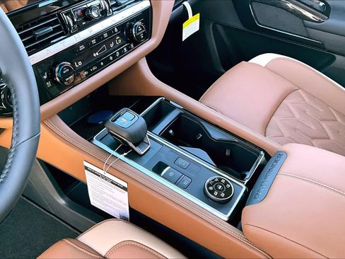 New 2026 Nissan Pathfinder Platinum image 7