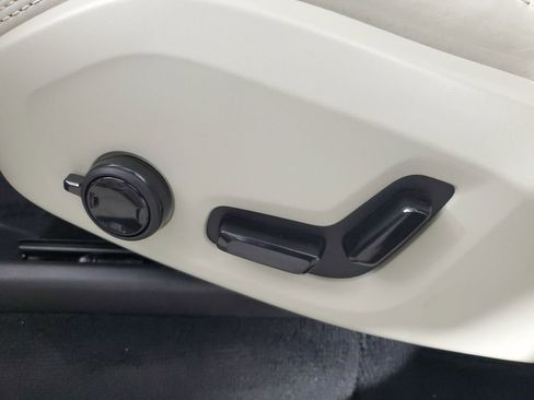 Certified 2024 Volvo XC90 T8 Ultimate w/ Lounge Package image 23