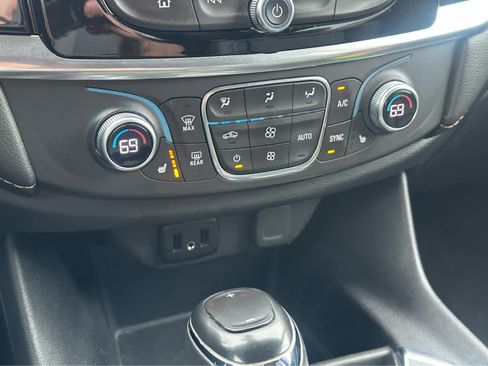 Used 2019 Chevrolet Traverse RS w/ LPO, Floor Liner Package AWD/4WD image 17
