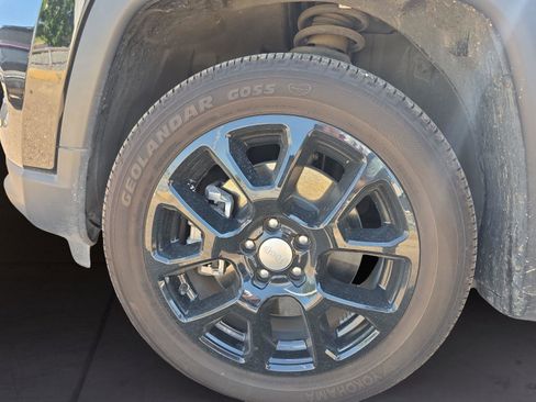 Used 2024 Jeep Compass Latitude image 13