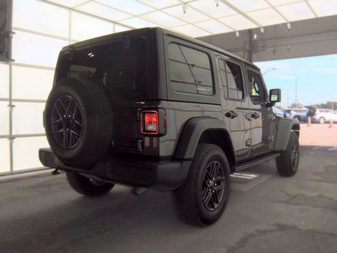 Used 2024 Jeep Wrangler Unlimited Sport AWD/4WD image 2