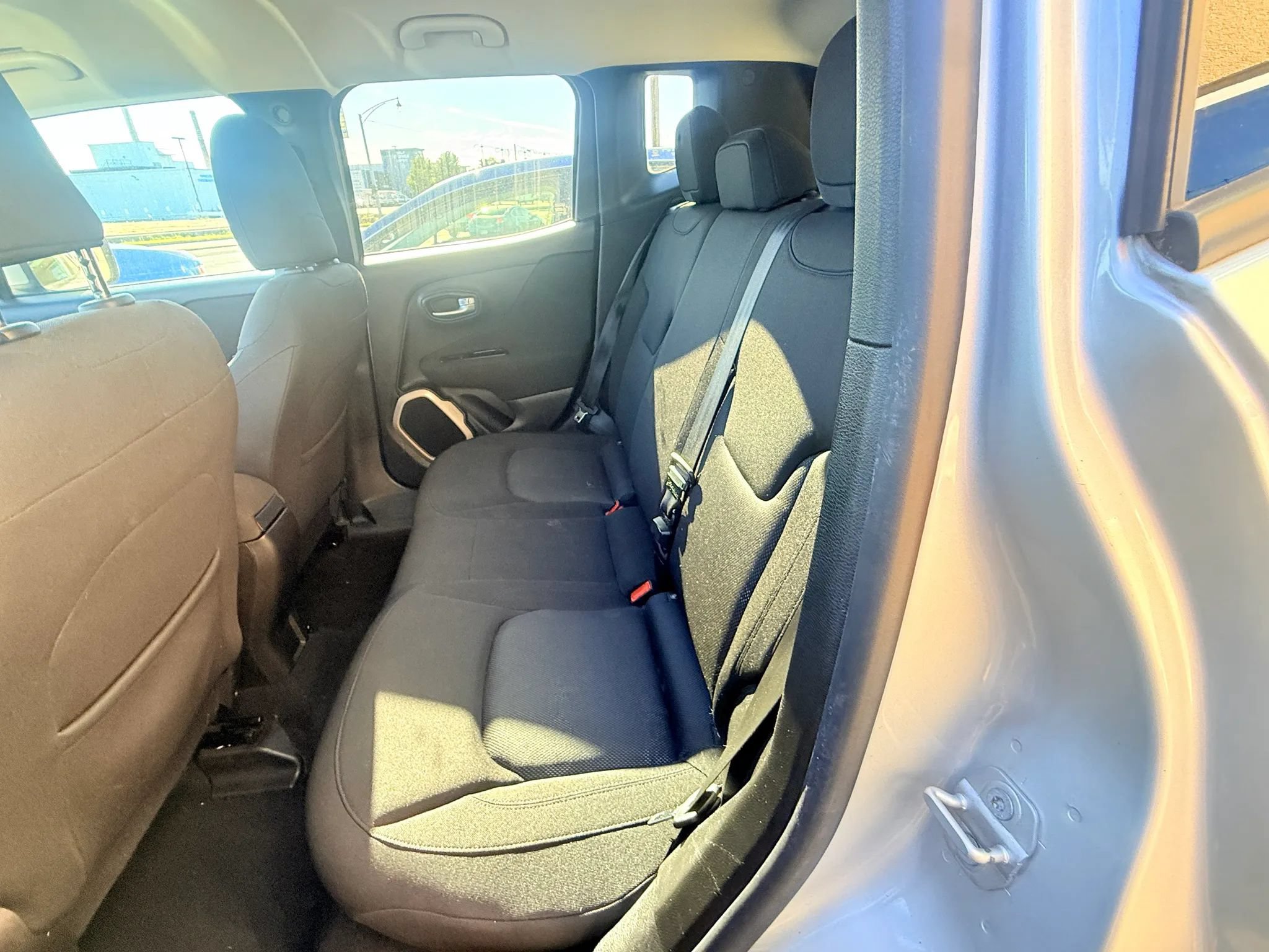 Used 2016 Jeep Renegade Latitude AWD/4WD image 20