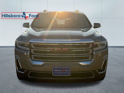 Used 2023 GMC Acadia SLT image 2