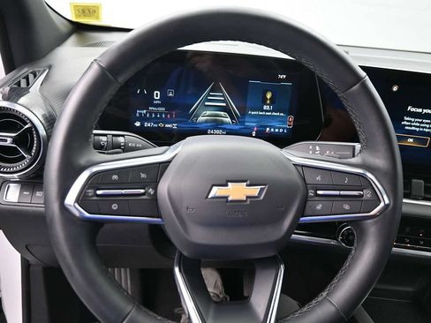 Used 2025 Chevrolet Equinox LT AWD/4WD image 11