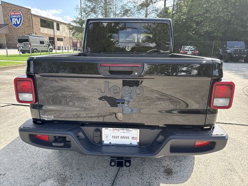 New 2025 Jeep Gladiator Sport AWD/4WD image 18