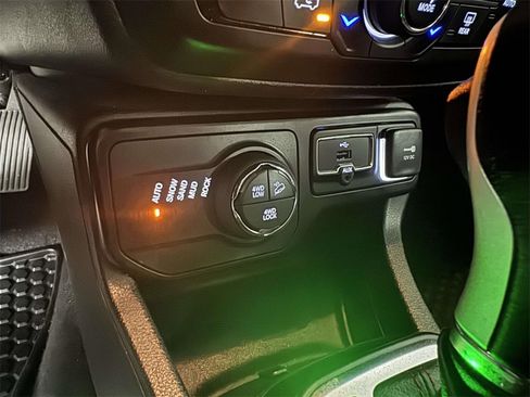 Used 2023 Jeep Renegade Trailhawk image 26