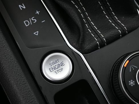 Used 2022 Volkswagen Atlas Cross Sport SEL R-Line image 27