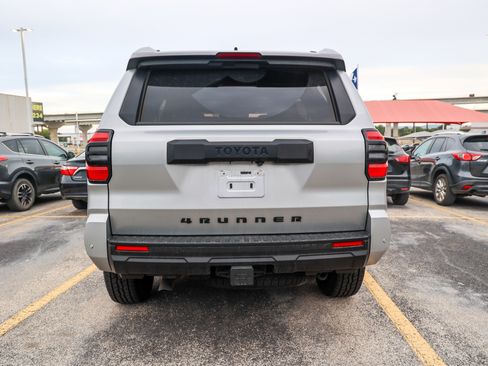 Used 2025 Toyota 4Runner TRD Off-Road Premium AWD/4WD image 7