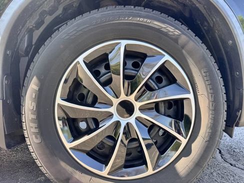 Used 2018 Nissan Rogue S AWD/4WD image 28
