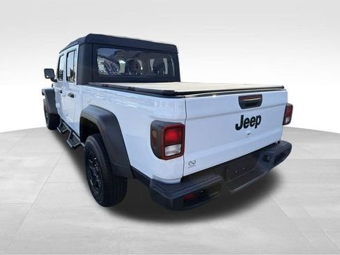 Used 2023 Jeep Gladiator Sport AWD/4WD image 6