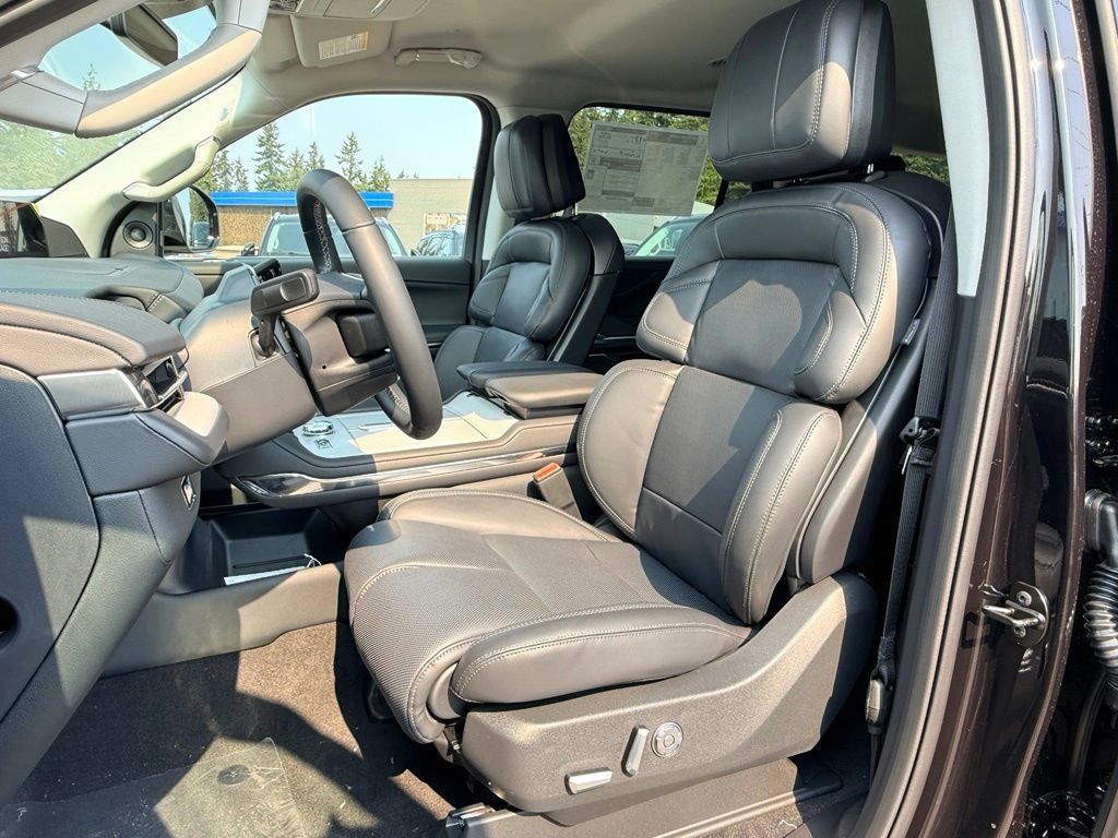 New 2027 Lincoln Navigator Premiere AWD/4WD image 24