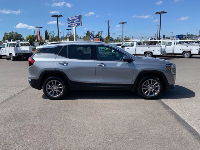 Used 2024 GMC Terrain SLT AWD/4WD image 8