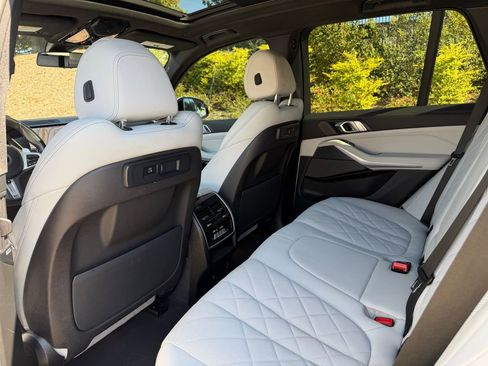 Used 2023 BMW X5 xDrive40i w/ M Sport Package image 28