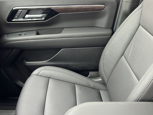 New 2026 Chevrolet Suburban LT w/ Comfort Package image 25