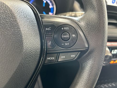 Used 2025 Toyota RAV4 XLE AWD/4WD image 19