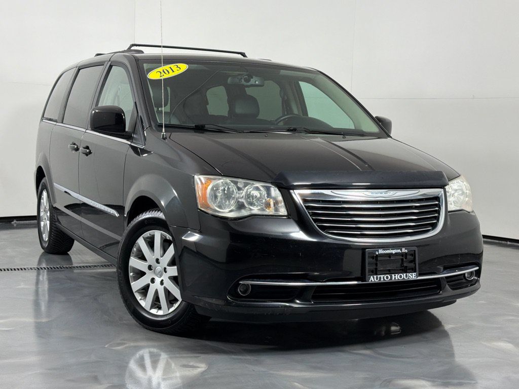 Used 2013 Chrysler Town & Country Touring FWD image 2