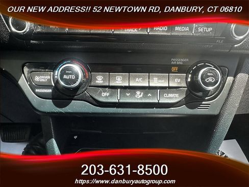 Used 2022 Kia Niro EX w/ Cold Weather Package FWD image 13