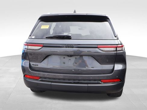 Used 2023 Jeep Grand Cherokee Altitude AWD/4WD image 19