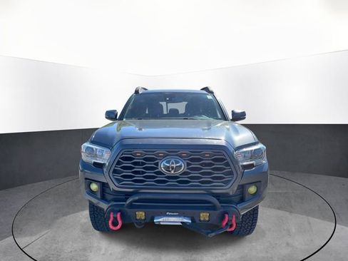 Used 2019 Toyota Tacoma TRD Off-Road w/ Technology Package AWD/4WD image 2