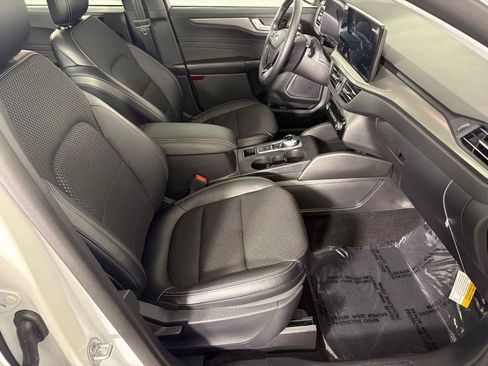Used 2025 Ford Escape SE FWD image 13