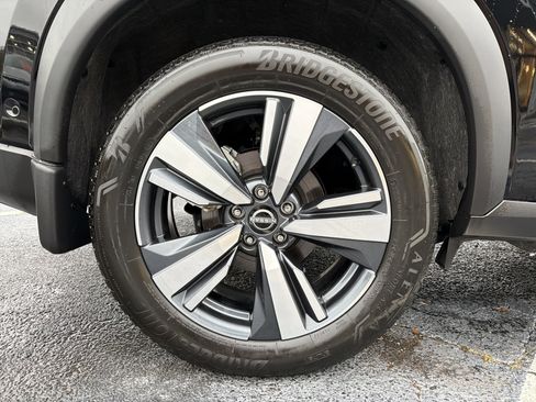 Used 2024 Nissan Rogue SL w/ SL Premium Package image 17