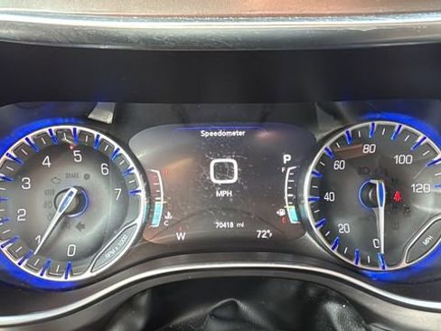 Used 2018 Chrysler Pacifica Limited image 10