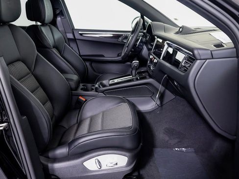 Used 2025 Porsche Macan Turbo AWD/4WD image 8