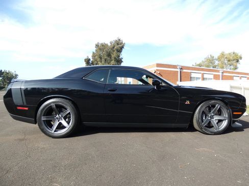 Used 2017 Dodge Challenger R/T Scat Pack w/ Dynamics Package image 6