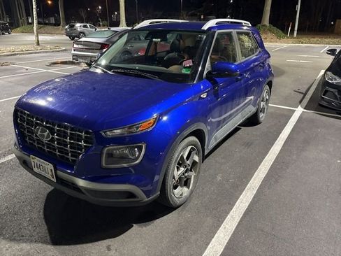 Used 2022 Hyundai Venue Limited w/ Cargo Package image 2