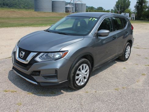 Used 2017 Nissan Rogue S AWD/4WD image 1