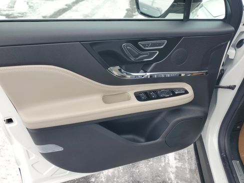 New 2026 Lincoln Corsair Premiere image 8