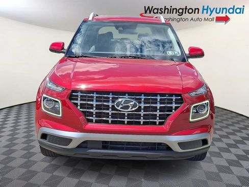 Used 2022 Hyundai Venue Limited w/ Cargo Package FWD image 2