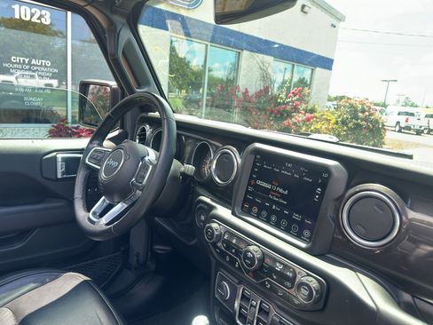 Used 2021 Jeep Wrangler Unlimited Sahara AWD/4WD image 11