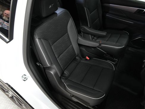 New 2026 Buick Enclave Sport Touring w/ LPO, Floor Liner Package image 18