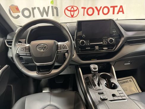 Used 2025 Toyota Highlander XSE AWD/4WD image 22