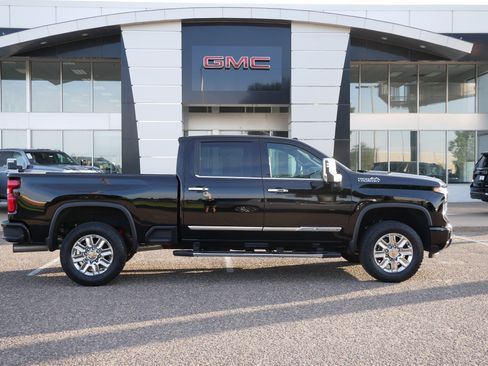 Used 2024 Chevrolet Silverado 3500 High Country AWD/4WD image 2