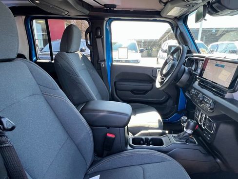 New 2025 Jeep Gladiator Sport AWD/4WD image 12