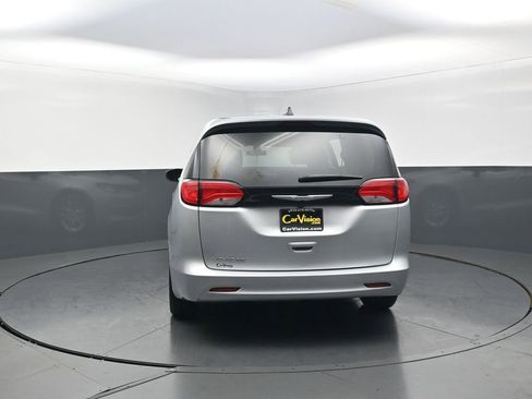Used 2022 Chrysler Voyager LX FWD image 6