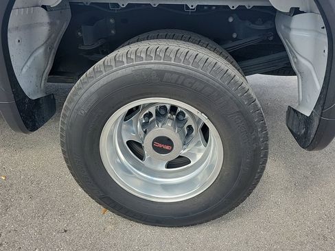 Used 2023 GMC Sierra 3500 Denali w/ Denali Ultimate Package image 19