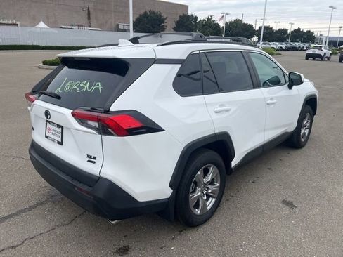 Used 2024 Toyota RAV4 XLE AWD/4WD image 5