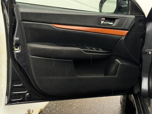 Used 2013 Subaru Outback 2.5i Limited w/ Moonroof Pkg image 10