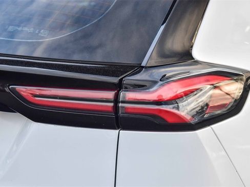 Used 2023 Chevrolet Bolt EUV LT w/ Convenience Package image 7