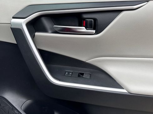 Certified 2022 Toyota RAV4 XLE image 22