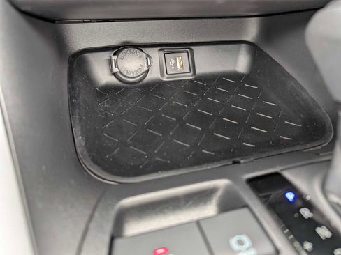 Used 2025 Toyota RAV4 XLE image 30