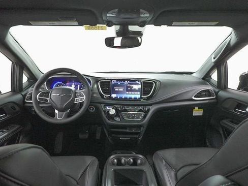 New 2026 Chrysler Pacifica Select AWD/4WD image 7
