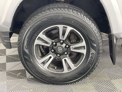 Used 2016 Toyota Tacoma TRD Sport image 26