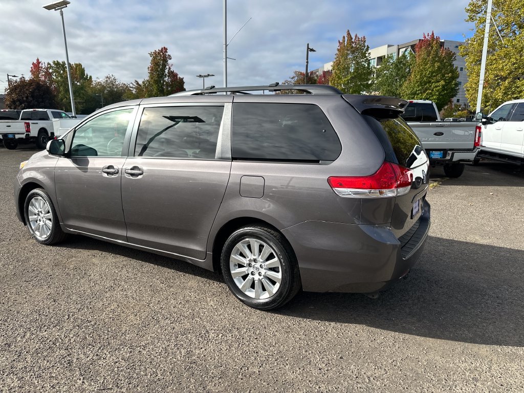 Used 2014 Toyota Sienna LE AWD/4WD image 4