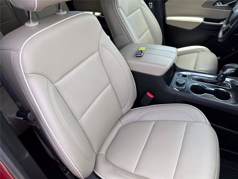 Used 2023 Chevrolet Traverse Premier FWD image 37
