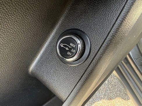 Used 2023 Chevrolet Traverse LT image 13